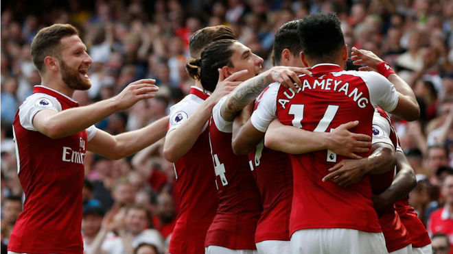 Arsenal golea al West Ham de 'Chicharito' Hernández