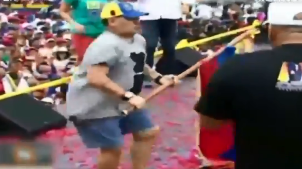 Maradona acompaña a Maduro en cierre de campaña en Venezuela