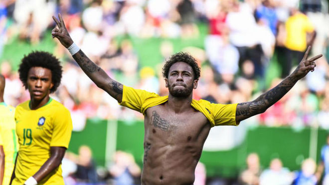 Neymar celebra el gol que le marcÃ³ a Austria