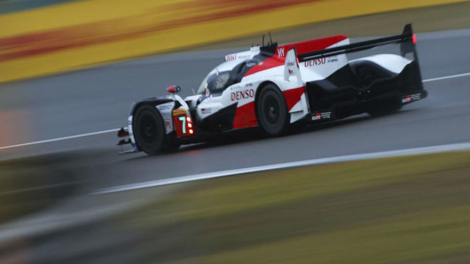 El coche de Alonso, durante la prueba.