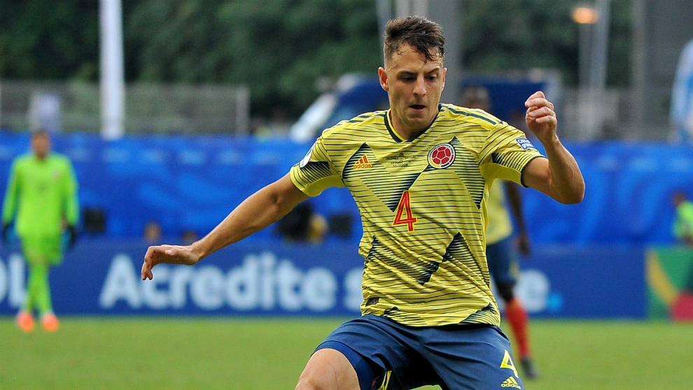Santiago Arias recupera su puesto en la Selección Colombia - Marca Claro Colombia