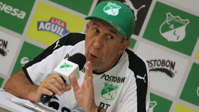 El técnico uruguayo en rueda de prensa AsoDeporCali