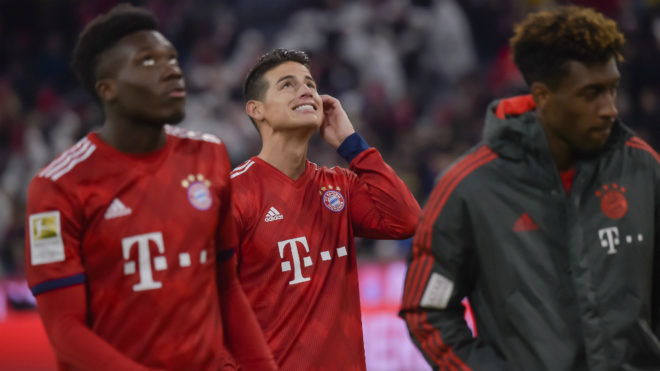 James Rodríguez sonríe luego de un partido con el Bayern de Múnich