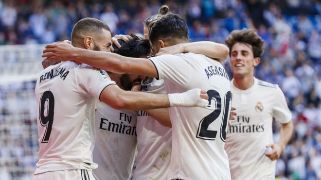 Los jugadores del Real Madrid celebran el gol de Isco ante el Celta