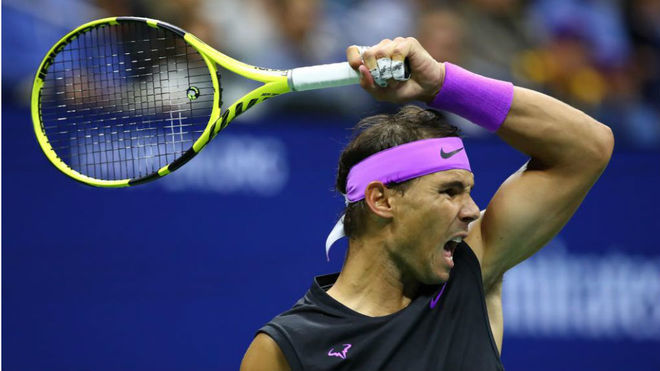 Rafa Nadal ejecuta un golpe en la semifinal ante Berrettini