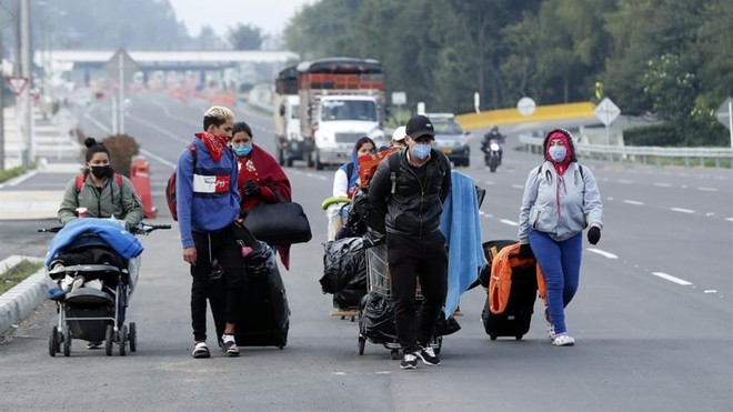 Miles de venezolanos tienen que hacer una odisea hasta Cúcuta para...