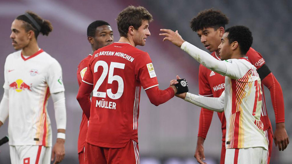 Müller saluda a Tyler Adamas tras un vibrante Bayern vs Leipzig