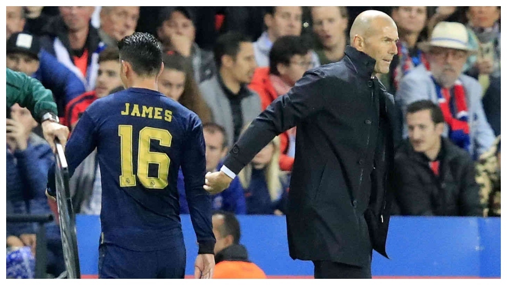 Zinedine Zidane y James Rodríguez durante un encuentro del Real...