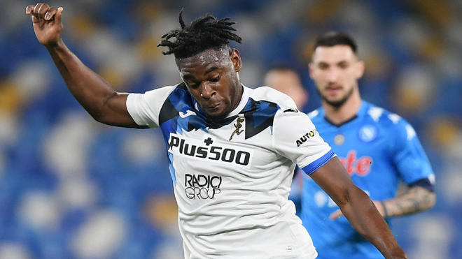 Duván Zapata, en acción con Atalanta en la ida ante el Napoli.