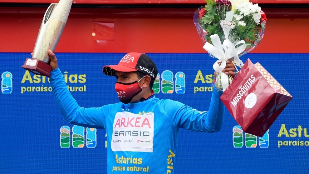 Nairo Quintana en el podio de la Vuelta a Asturias
