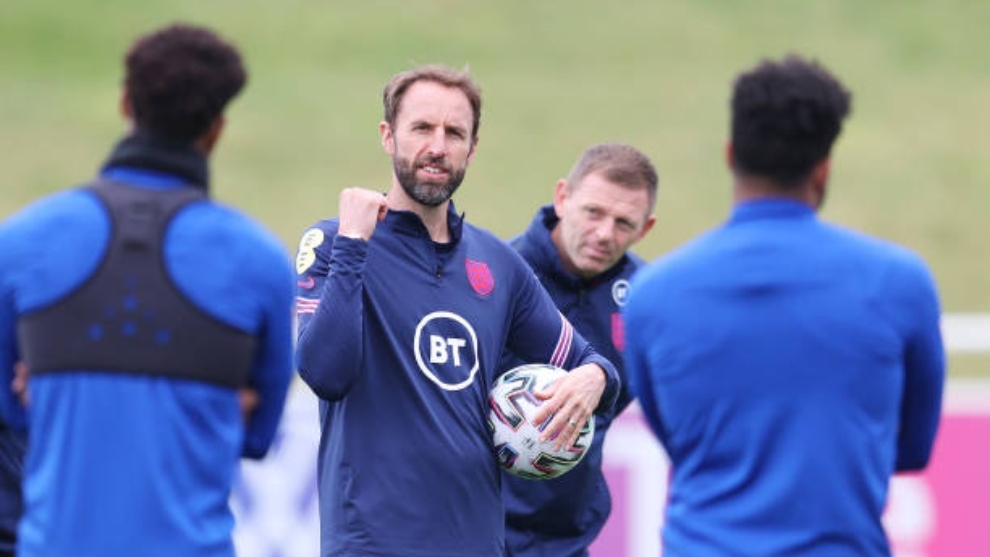 Gareth Southgate (50) durante un entrenamiento con la selecci