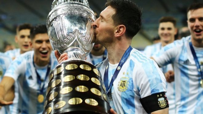 Messi besa la Copa