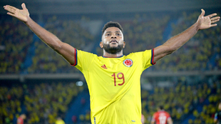 Miguel Ángel Borja celebrando con Colombia.