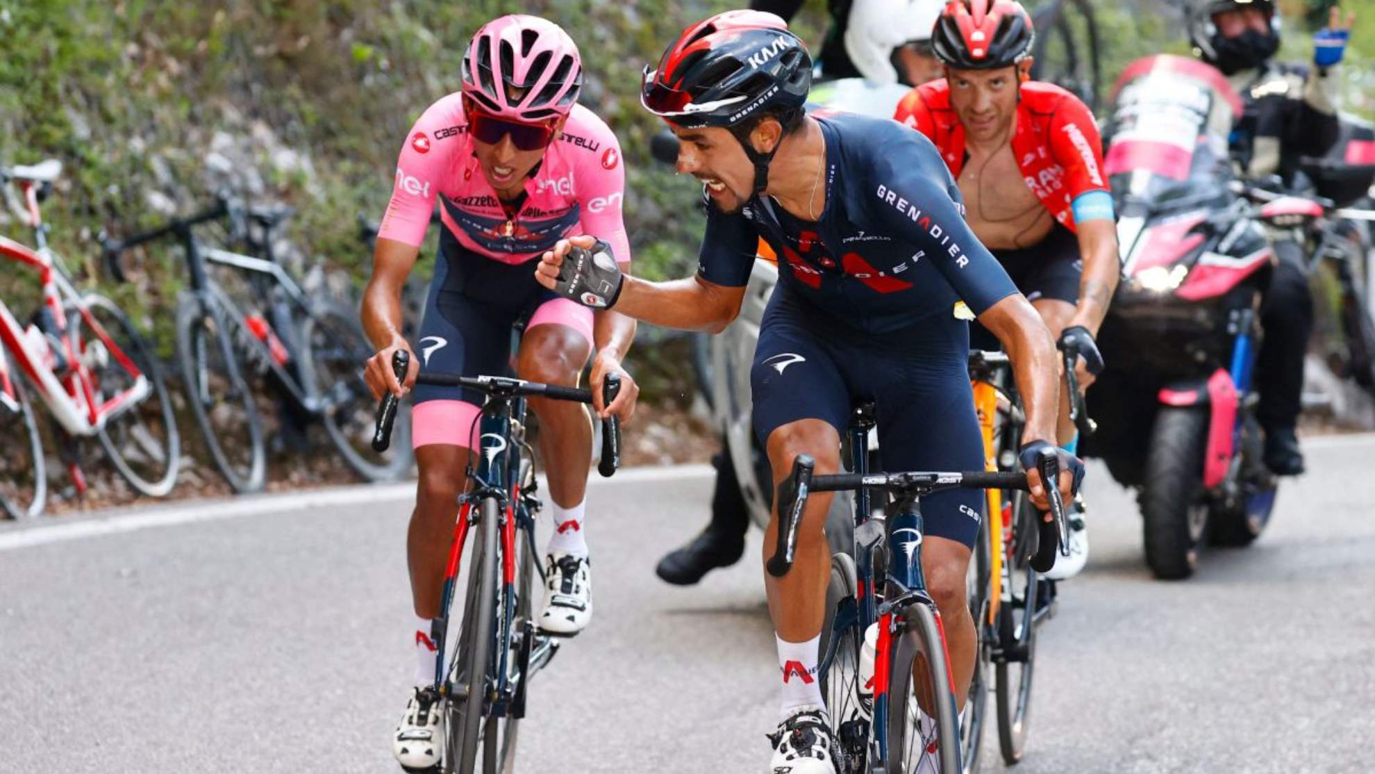 Egan Bernal y Daniel Martínez en el Giro de Italia