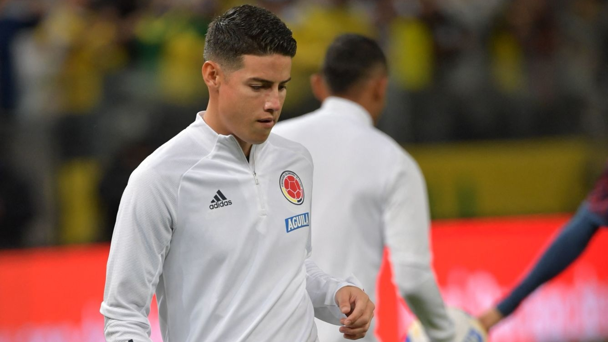 James Rodríguez realiza trabajos de calentamiento en el Arena...