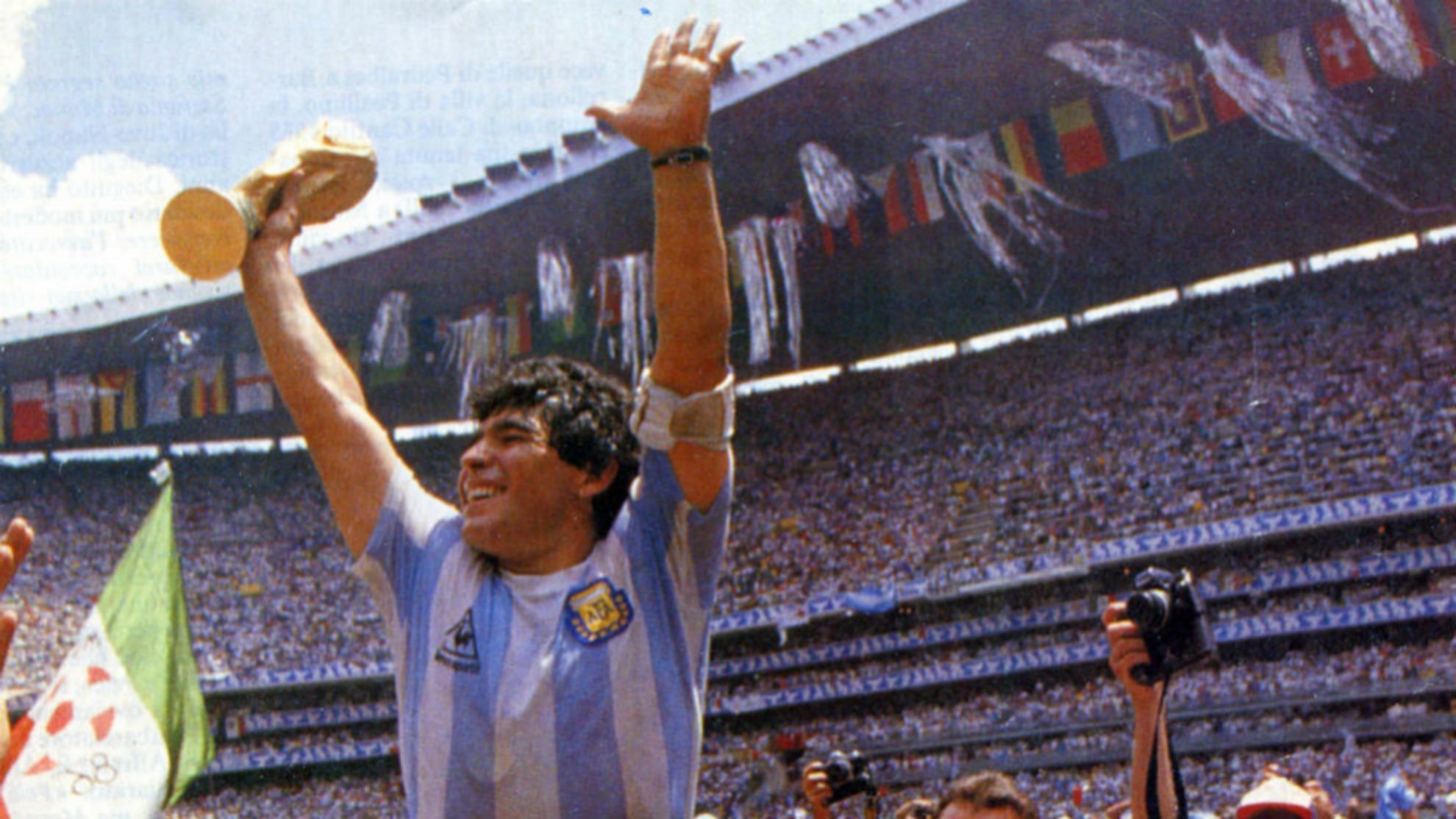 El día que Maradona tocó el cielo con las manos. Agencias.