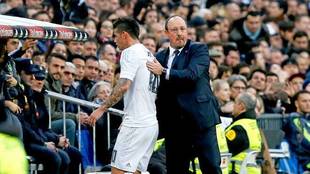 Benítez sustituye a James en un partido con el Real Madrid