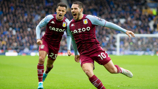 Emiliano Buendía celebra su gol en la victoria de Aston Villa 1-0...