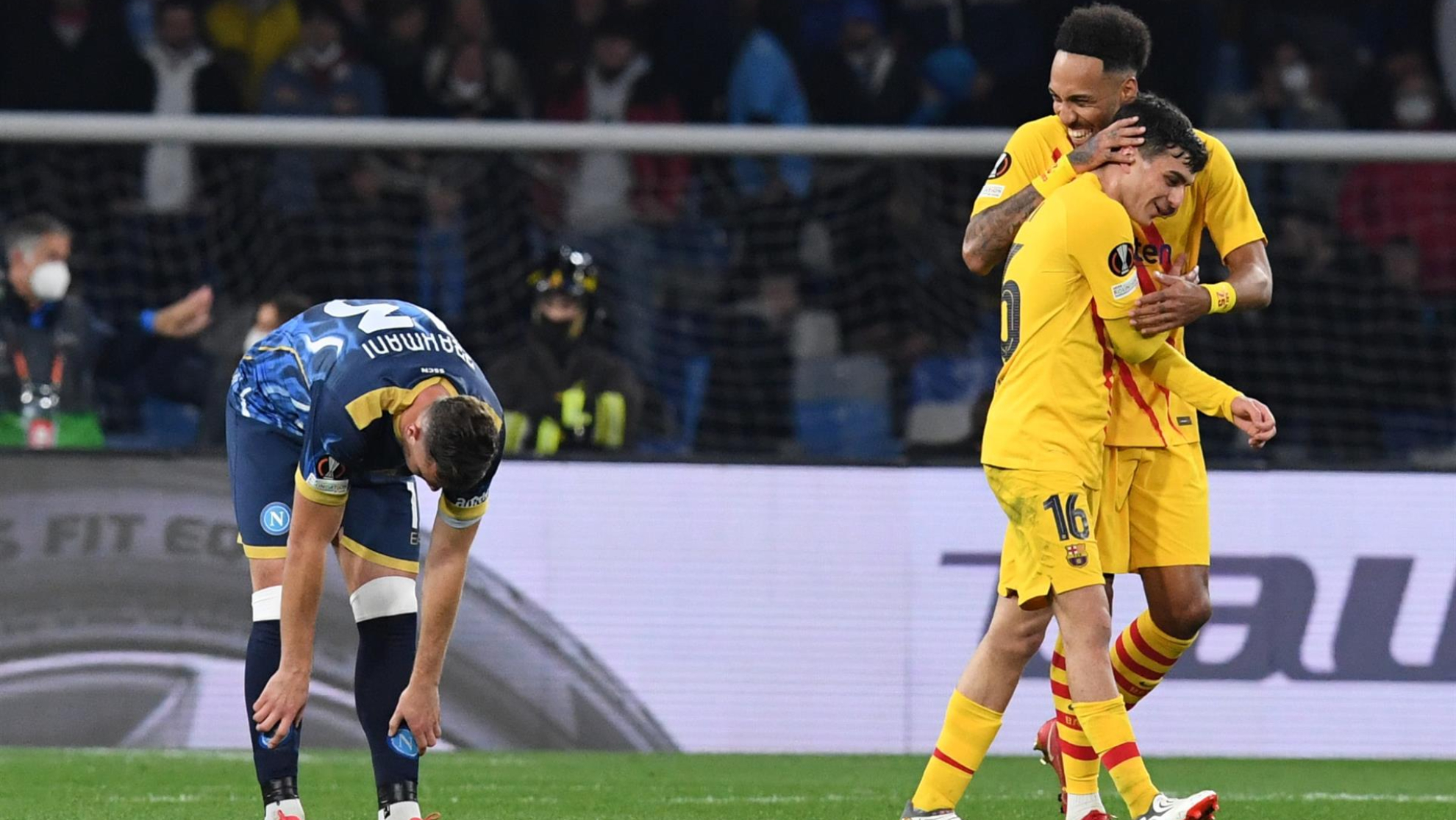 Napoli 2-4 Barcelona: Barcelona se florea ante Napoli y se instala en los octavos de final de la Europa League | MARCA Claro Colombia