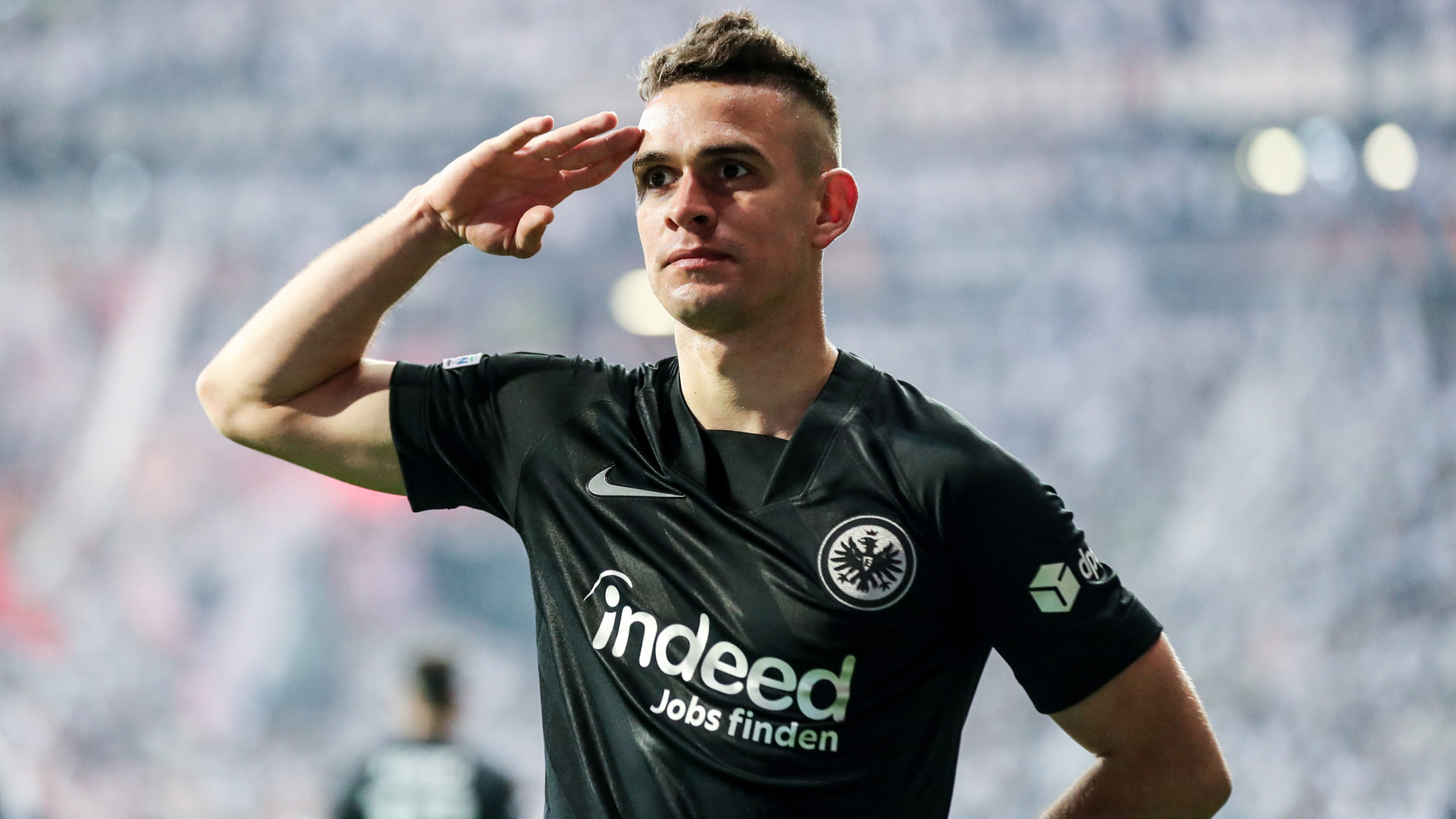 Rafael Santos Borré anota el gol del triunfo de Eintracht 1-0 sobre...