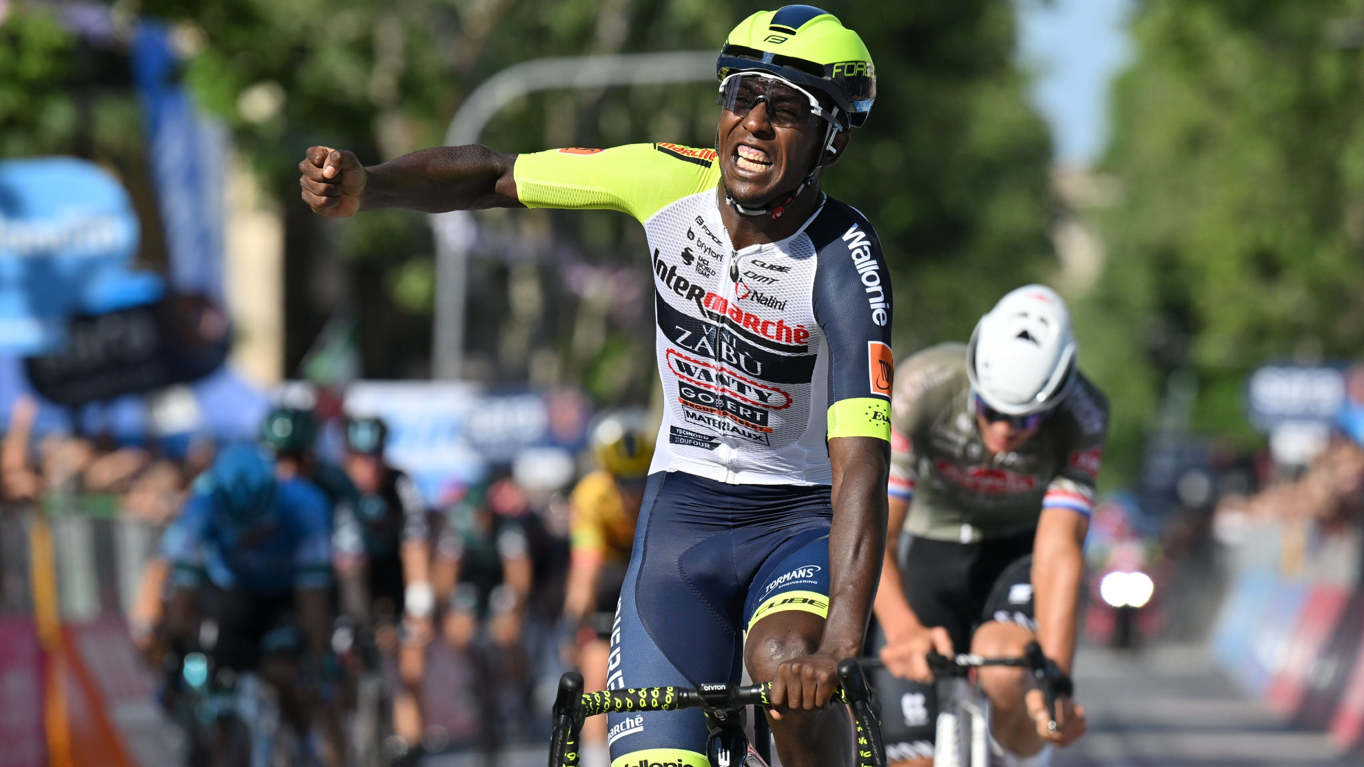 Giro de Italia 2022: ¡Histórico Biniam Girmay!  Rompe las piernas a Van der Poel en homenaje a Scarponi