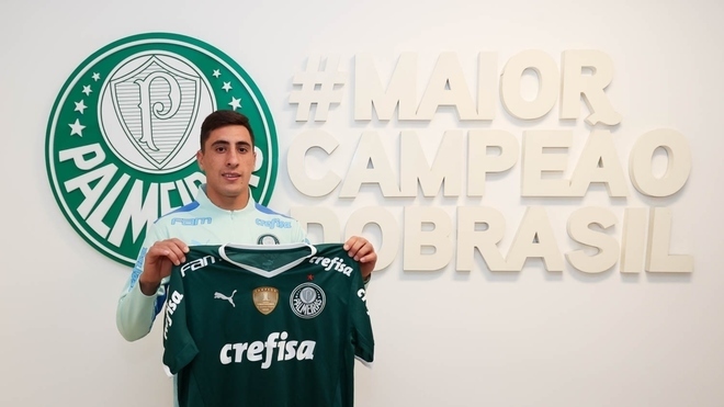 Merentiel posa con la camiseta de Palmeiras.