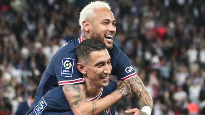 Neymar y Di María celebran un gol con el PSG