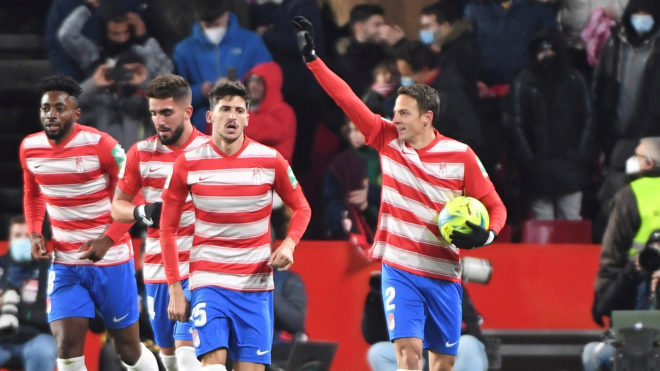 Santiago Arias celebra un gol con el Granada