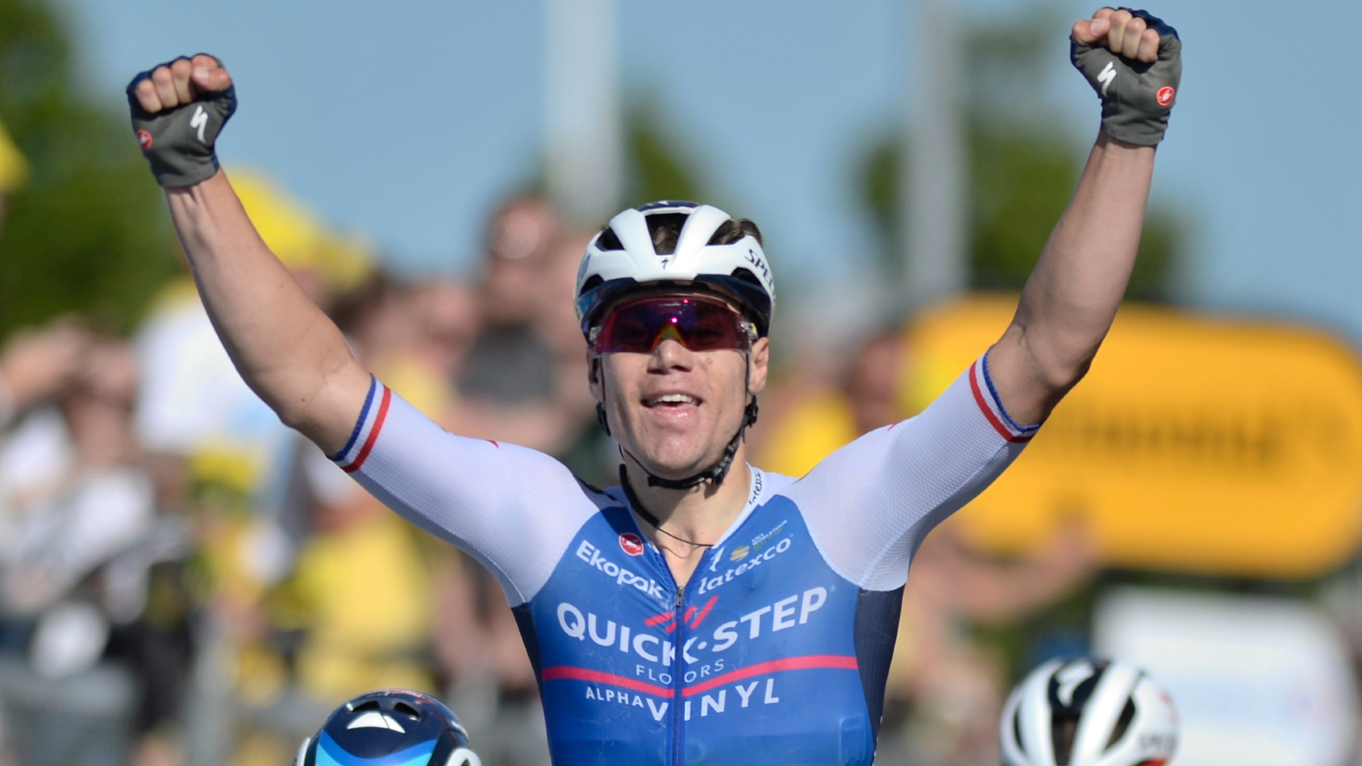 Tour de Francia 2022: Fabio Jakobsen sonríe en una etapa ventosa y con muchas caídas