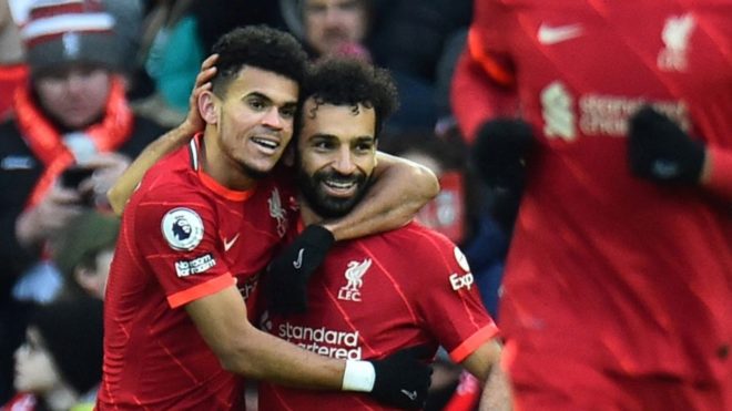 Luis Díaz y Mohamed Salah celebrando un gol esta temporada.