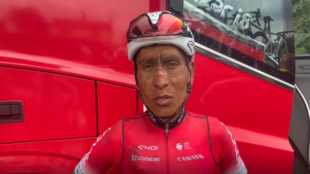 Las marcas del pavé en el rostro de Nairo Quintana.