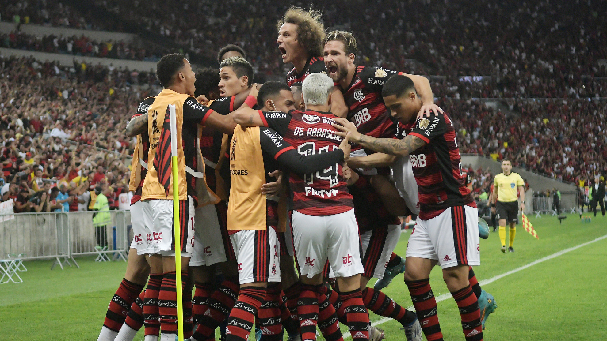 Flamengo vence 7-1 a Tolima y avanza a los cuartos de final de la Copa...