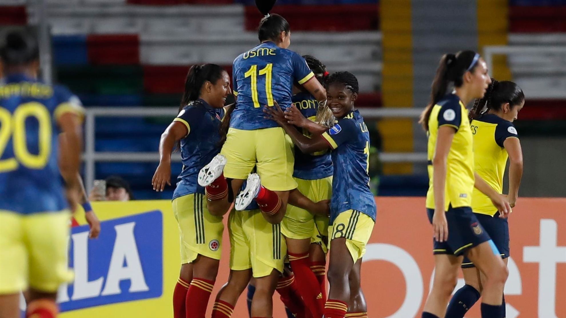 Las jugadoras de Colombia celebran un gol ante Ecuador.