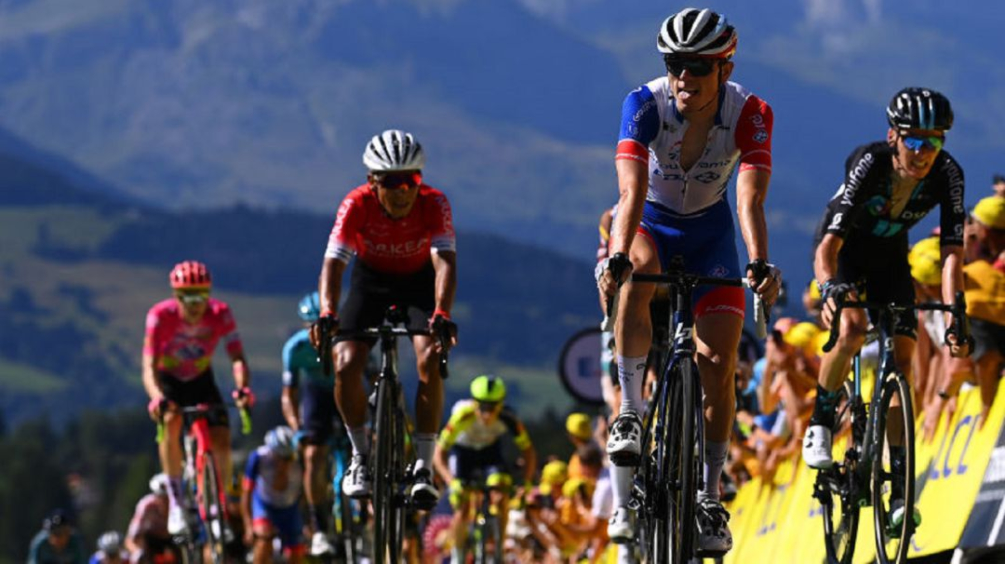 David Gaudu superando a Nairo Quintana en la etapa 17 del Tour