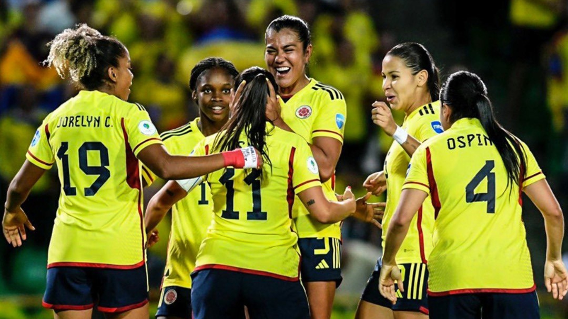 Jugadoras de la Selección colombia celebran un gol.