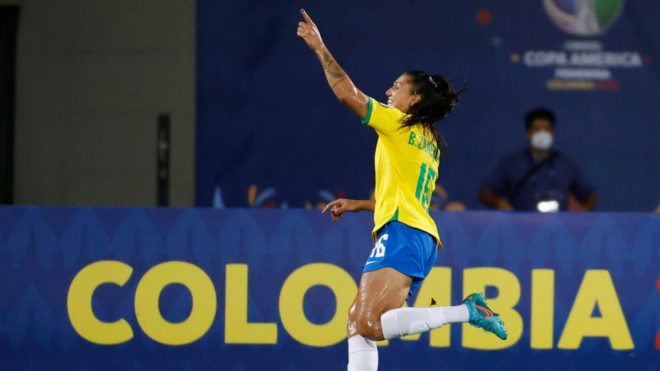 Brasil venci+o a Paraguay (2-0) y enfrentará a Colombia en la final...