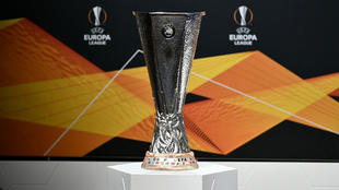 El trofeo de la Europa League.