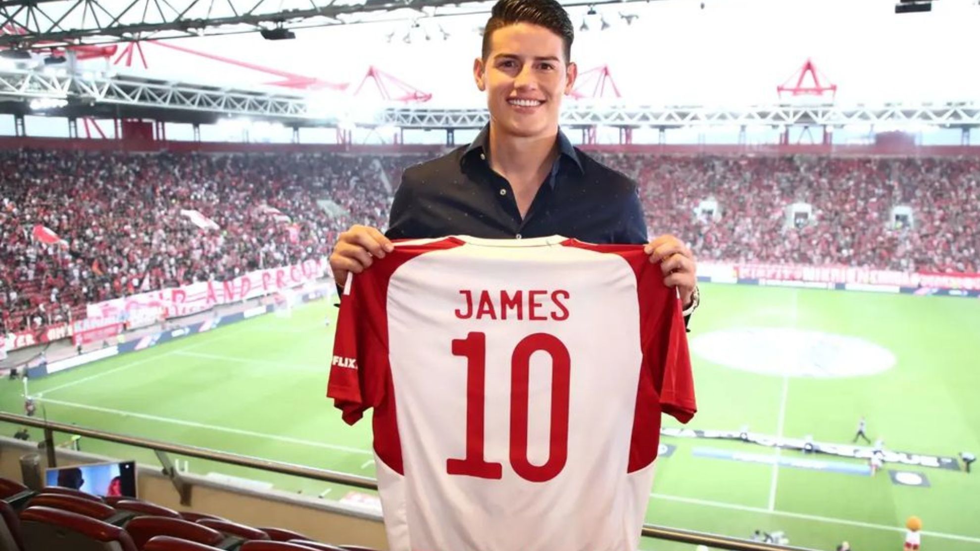 James con la camiseta del Olympiakos