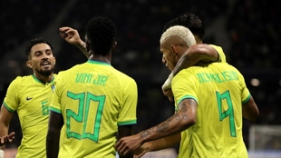 Tité juntó a Neymar, Vinícius, Richarlison y Raphinha en la...