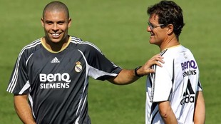 Ronaldo y Capello, durante un entrenamiento en 2006.