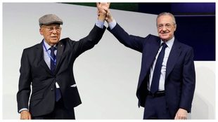 Florentino Pérez le levanta la mano a Amancio en la Asamblea del Real...
