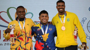 Brayan Rodallegas (i) de Colombia, medalla de plata, Keydomar...