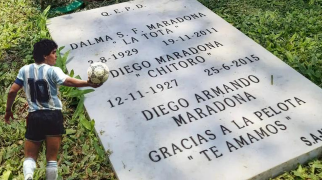 La lápida en la que está Diego y sus padres en el cementerio de...