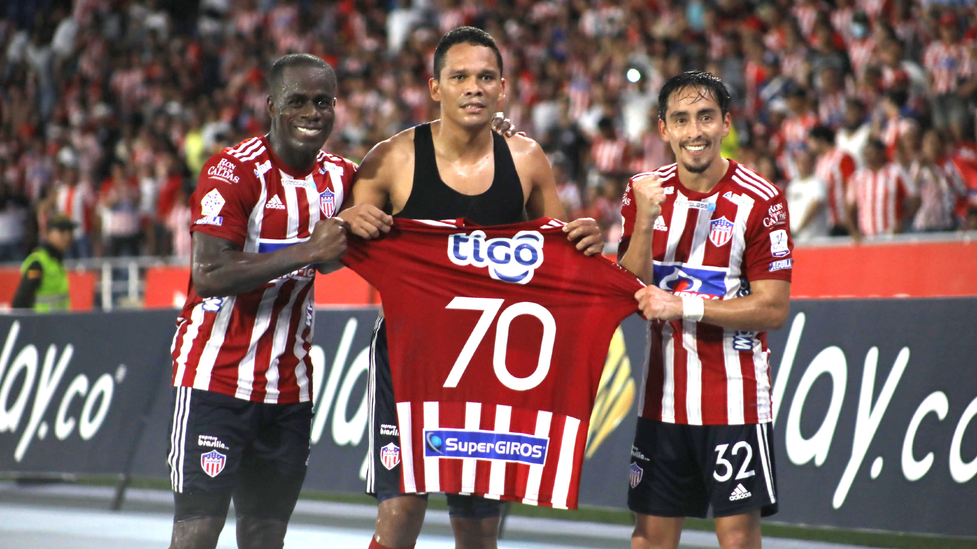 Carmelo Valencia, Carlos Bacca y Fabián Sanbueza.