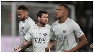 Mbappé, Messi y Neymar, durante un partido con el PSG
