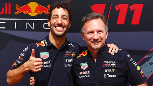 Daniel Ricciardo junto con Cris Horner.