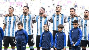 Los jugadores argentinos posan antes de enfrentarse a Arabia Saudita