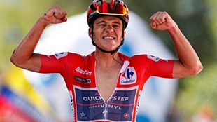 Evenepoel festeja una victoria reciente en la Vuelta de España.