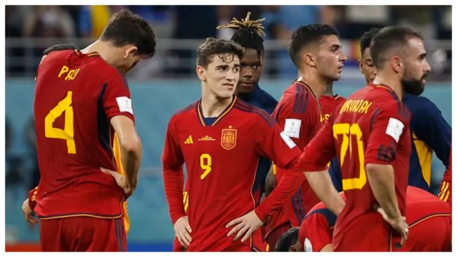 Los jugadores de España, tras la derrota ante Japón