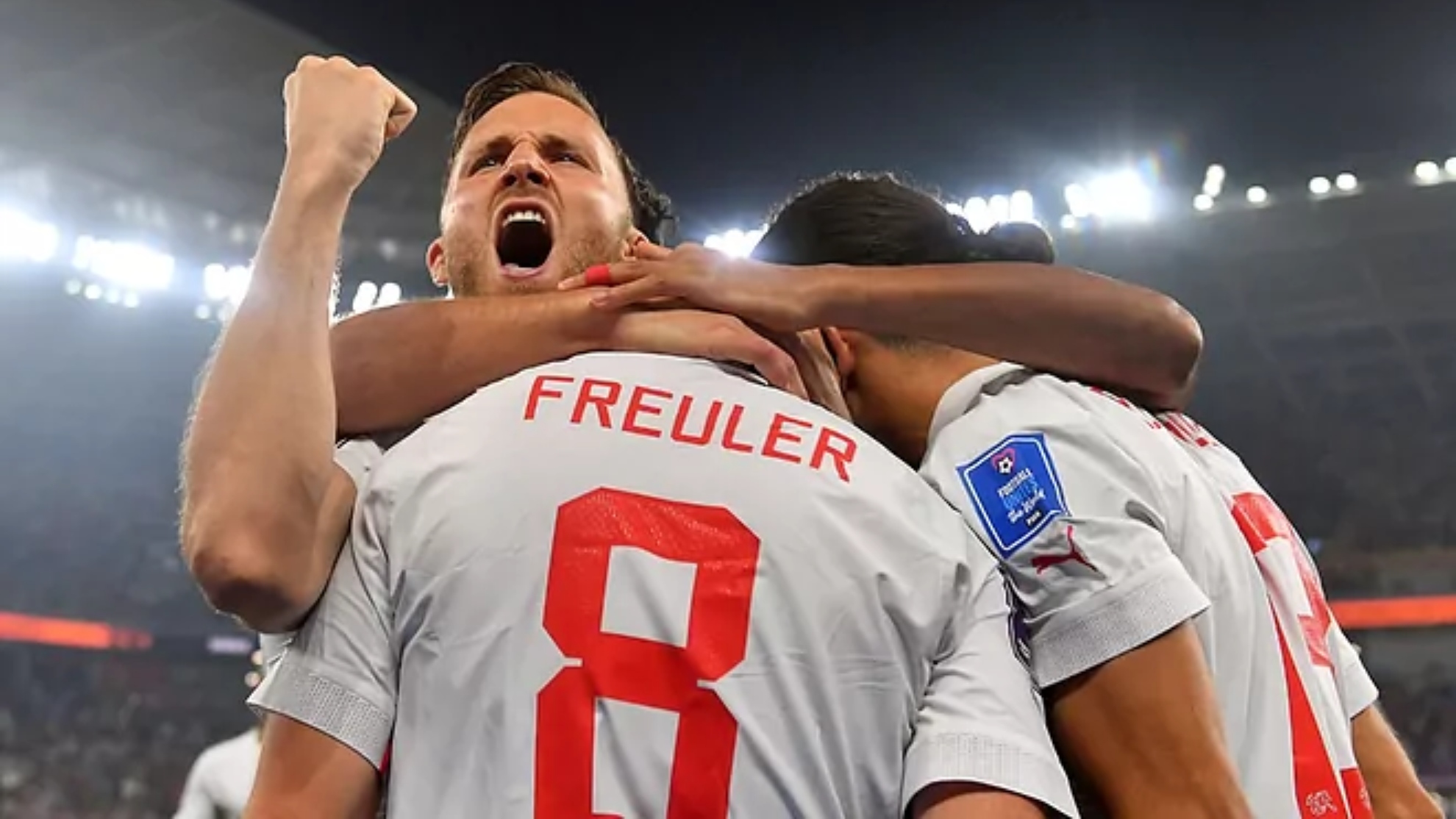 La selección de Suiza celebra el 2-3, obra de Freuler.